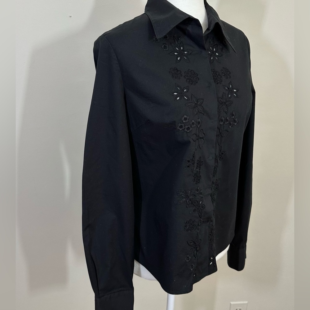 BCBGMAXAZRIA sz XL shirt in black with eyelet on the upper front - Picture 7 of 14